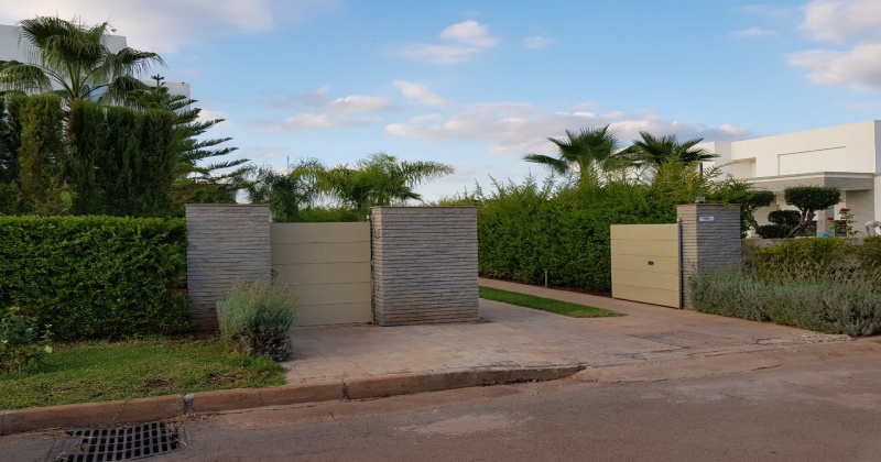 5 Bedrooms Bedrooms, ,4 BathroomsBathrooms,Villa,A vendre,1043